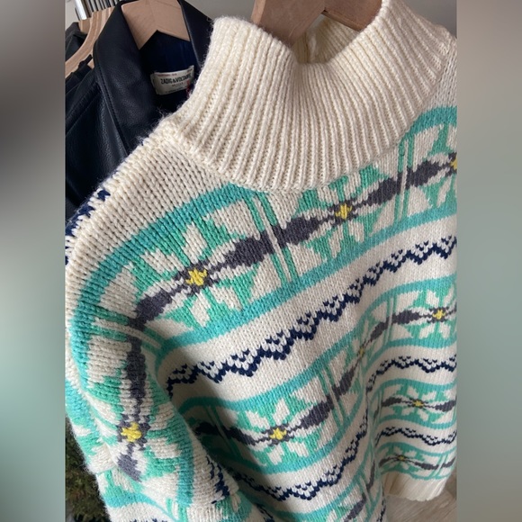 🔖 AMERICAN EAGLE Nordic Pinwheel Floral Fair Isle Turtleneck Sweater Green Blue - Picture 3 of 7
